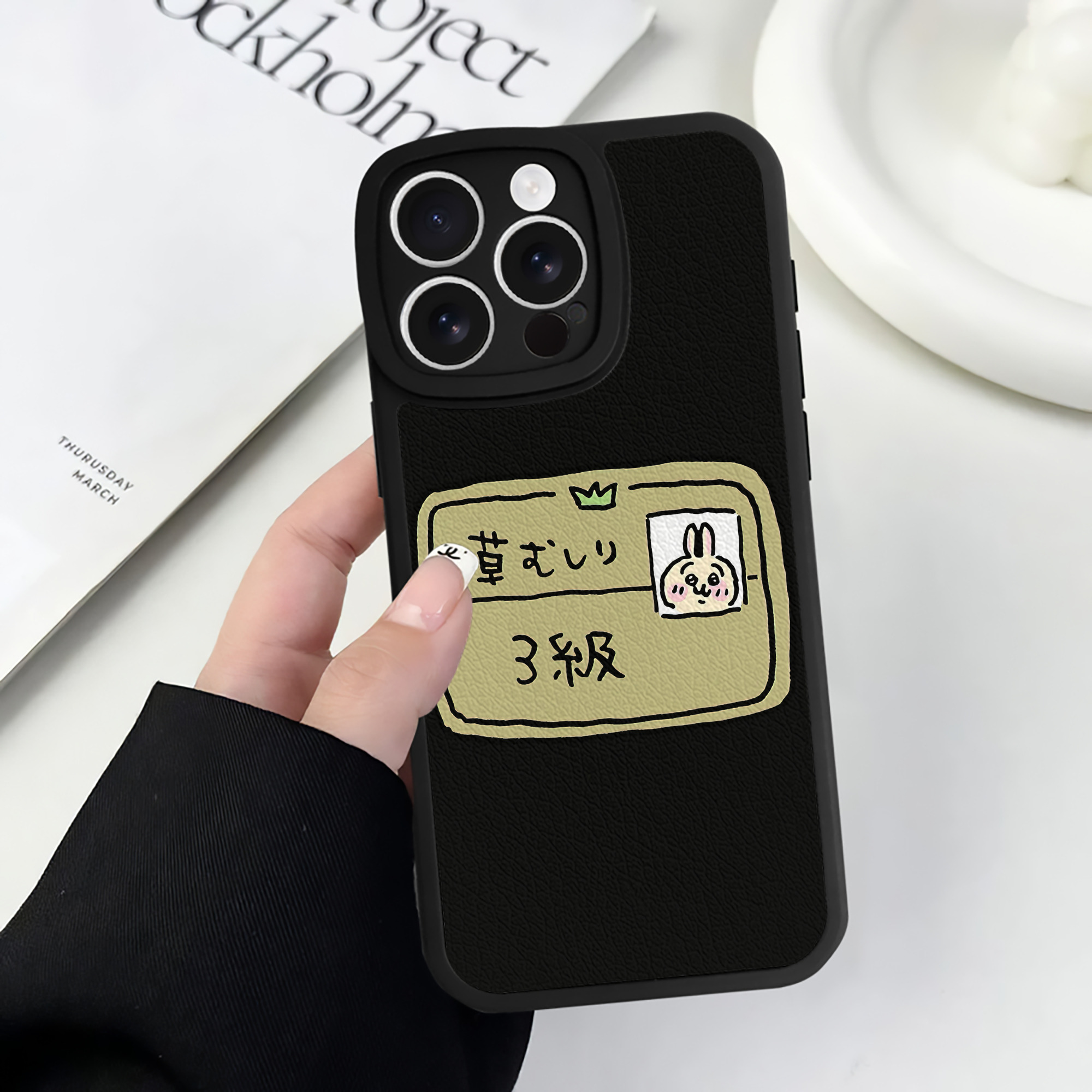 （画像用） ちいかわ うさぎ Chii-kawa usagi 【iPhone 16シリーズ対応】シリコンスマホケース（レザー調） 材質：シリコン
